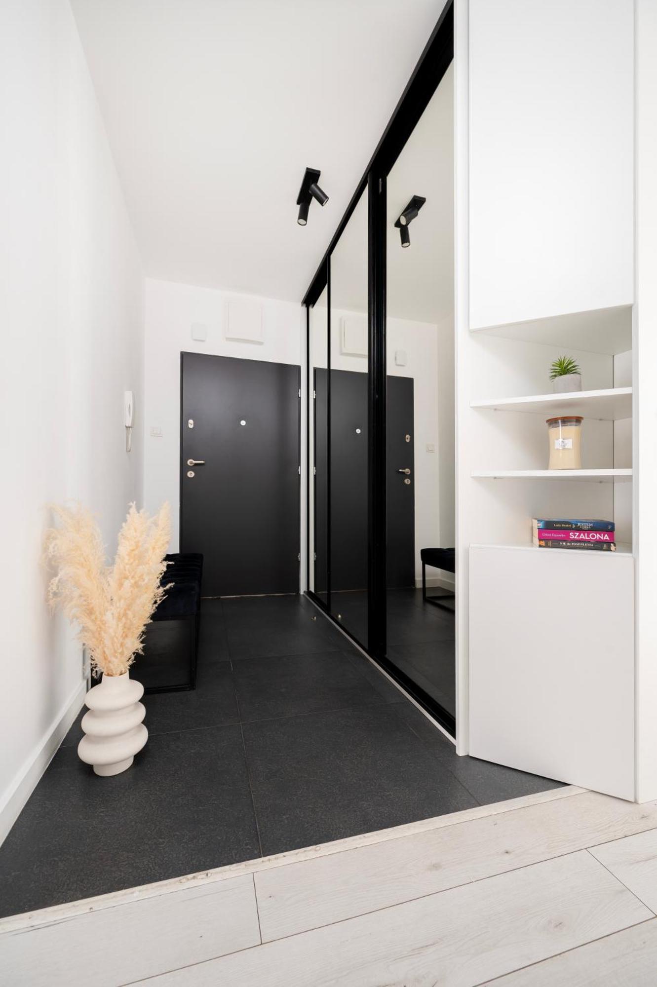 Apartment Manufaktura - Industrial Z Parkingiem I Dwoma Lazienkami